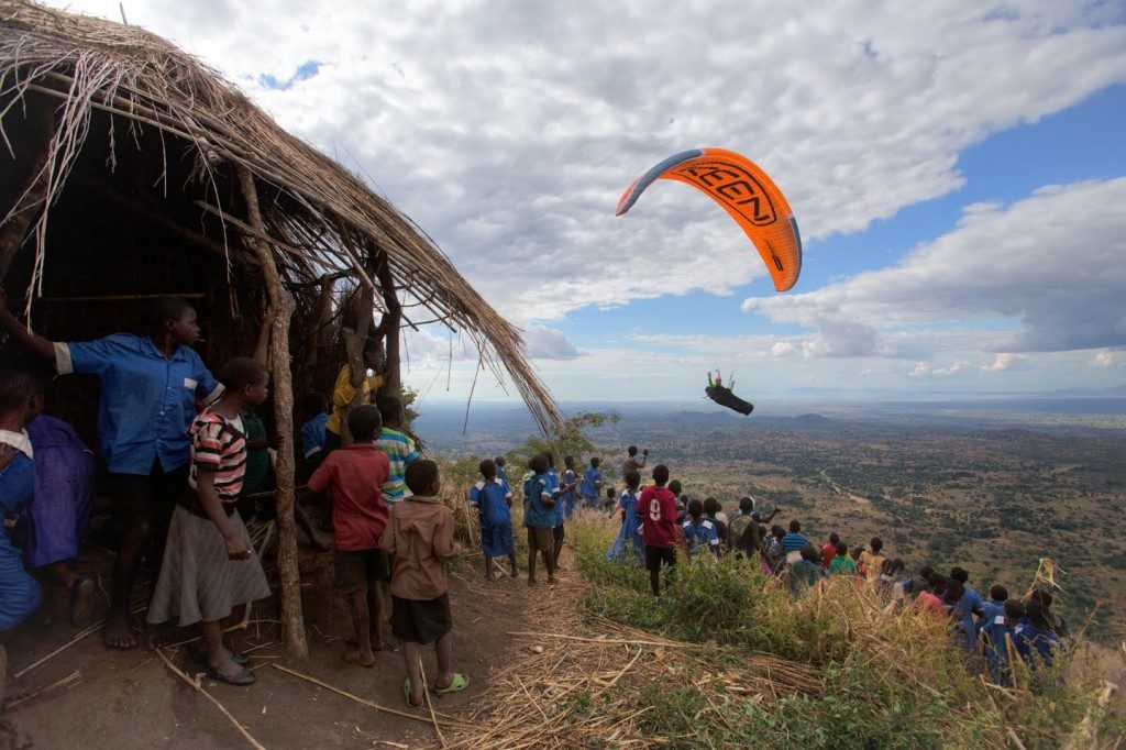 Nick Greece encourage l&rsquo;activité parapente au Malawi (Afrique)