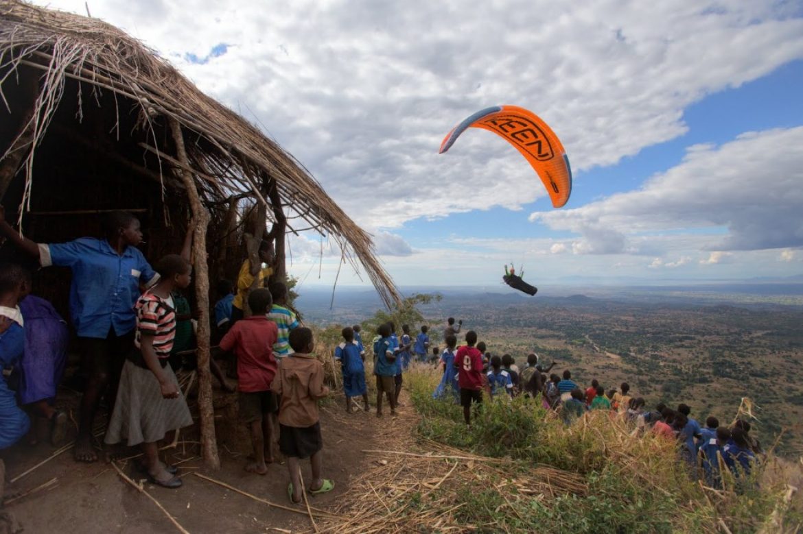 Nick Greece encourage l&rsquo;activité parapente au Malawi (Afrique)