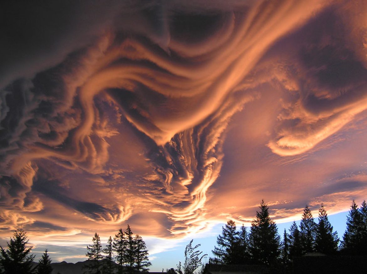 Nuages peu ordinaires et très spectaculaires