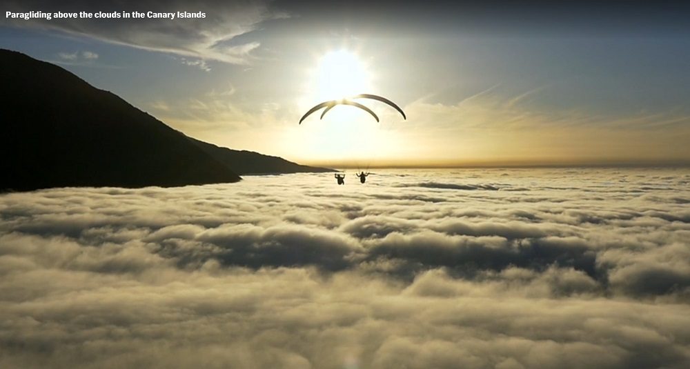 Veso et Ondrej en vol syncho au dessus d&rsquo;une mer de nuages