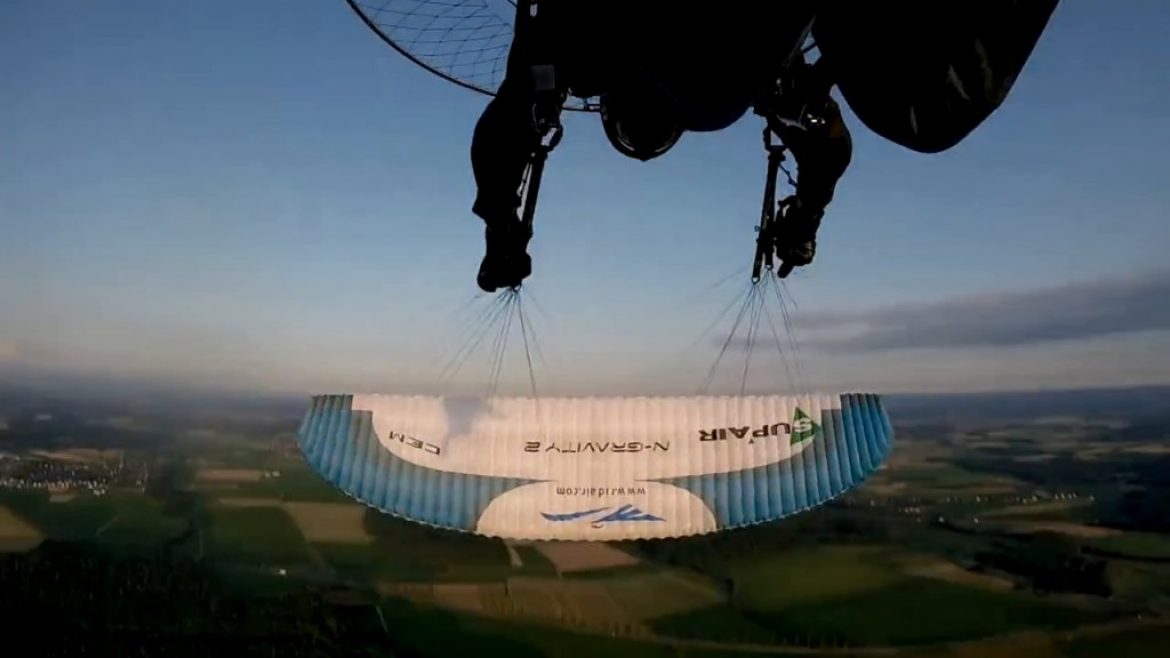 Paramoteur free ride et tumblings avec Cyrille Marck