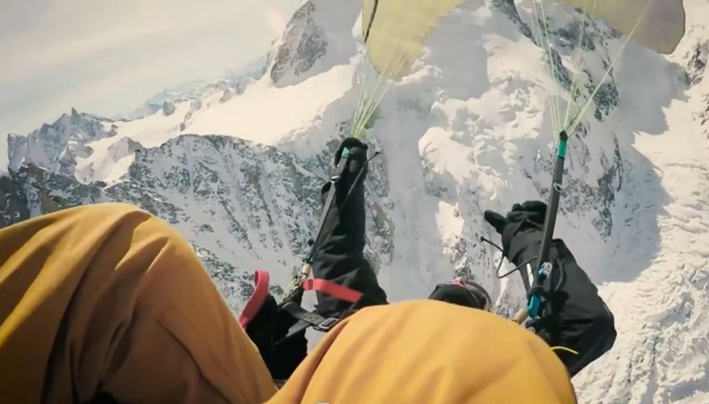 Parapente acrobatique au dessus du toit de l&rsquo;Europe