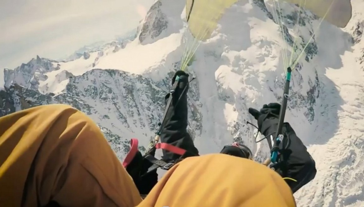 Parapente acrobatique au dessus du toit de l&rsquo;Europe