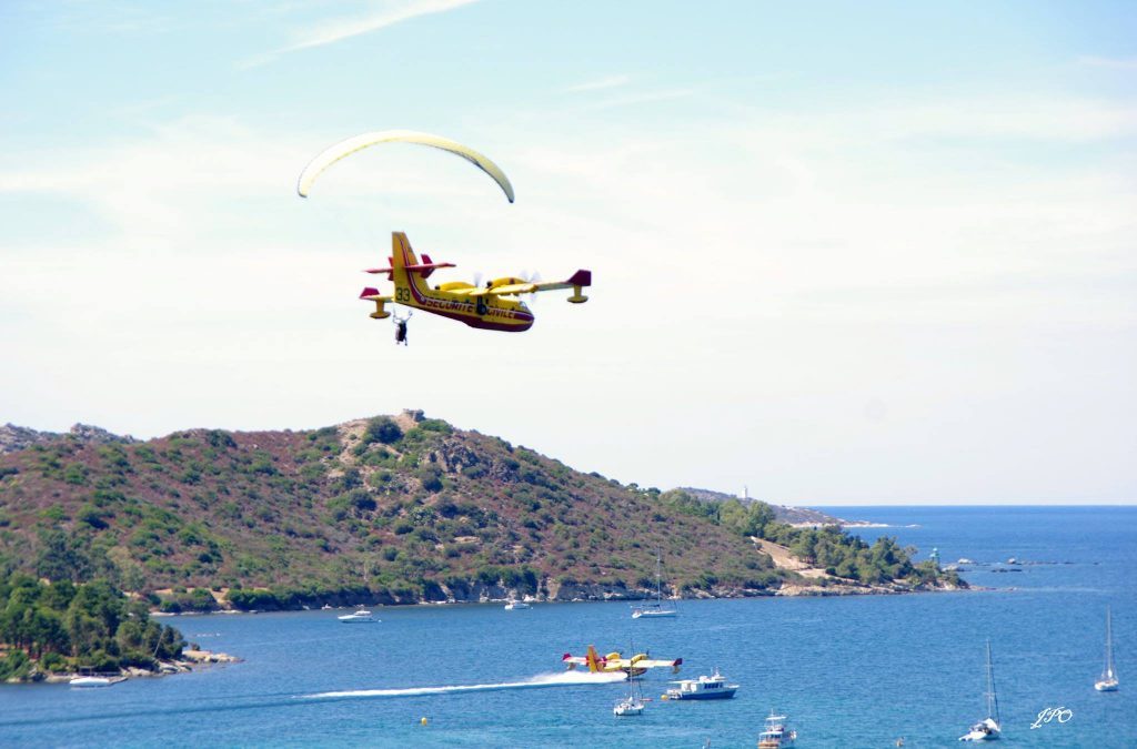 Atterrir au plus vite dès qu&rsquo;un Canadair fait son tour de reconnaissance