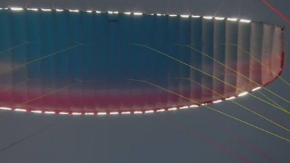 Le parapente illuminé, bientôt le vol IFR en parapente?