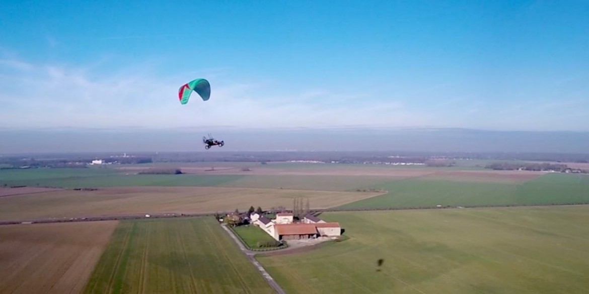 Pégase, le premier buggy volant filmé par un drone