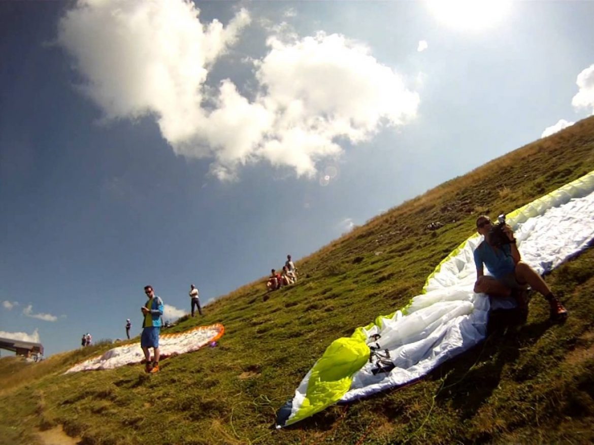 Pliez votre parapente à l&rsquo;approche d&rsquo;un hélicoptère