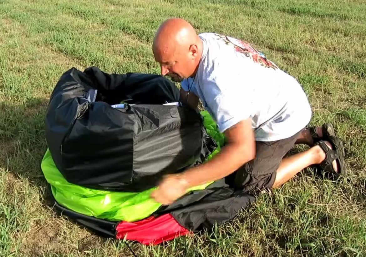 Une autre façon de plier une aile parapente