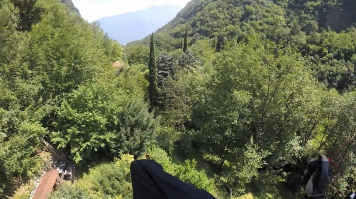 Compil des vols engagés de Gavin McClurg à la Red Bull X-Alps
