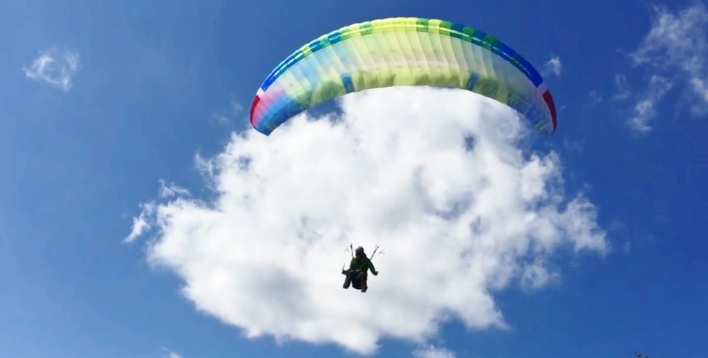 La technique du pumping en parapente pour réduire le risque de décrochage en PA
