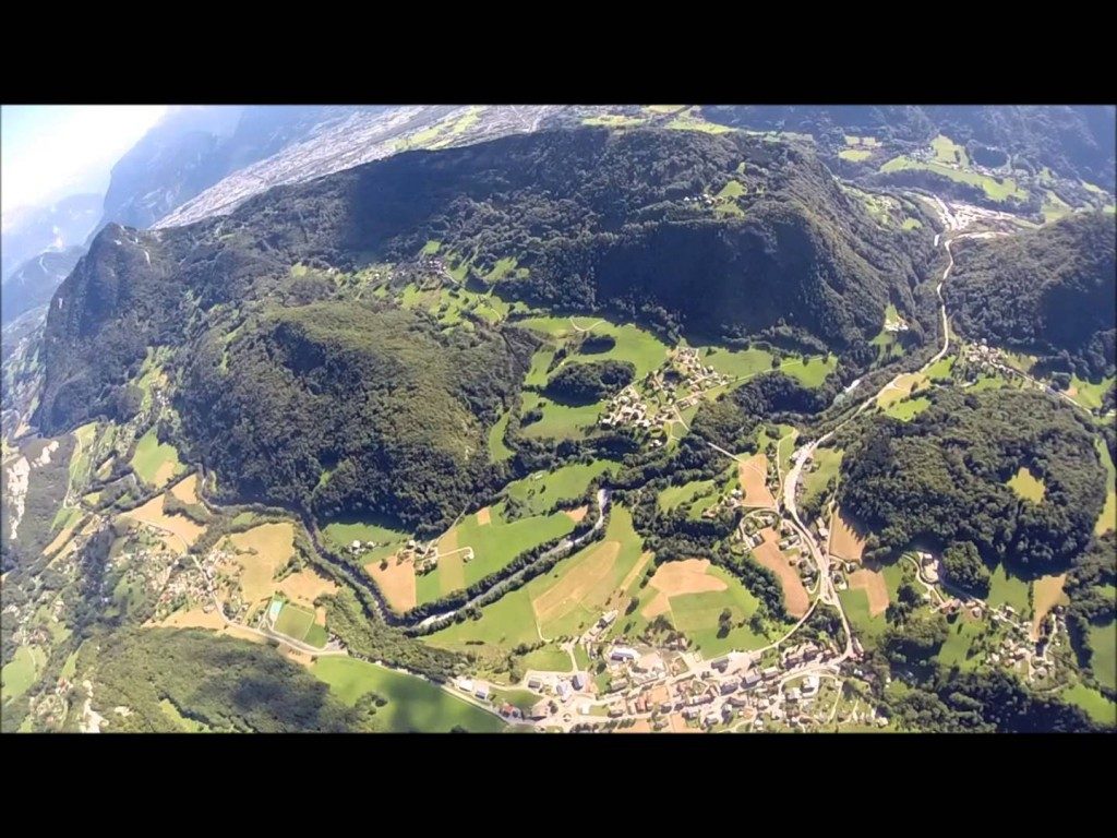 Saut parachute de Fabien Duperrier depuis un parapente biplace