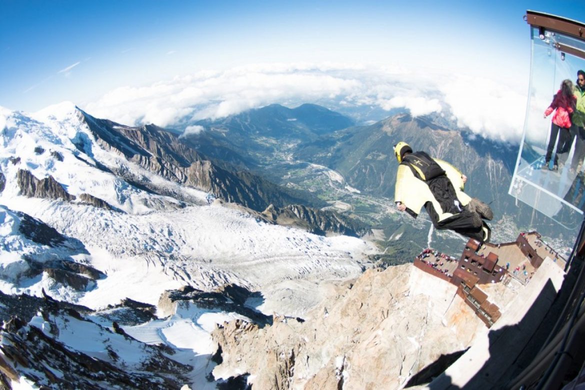 Sautez avec le base jumper depuis l&rsquo;Aiguille du Midi!