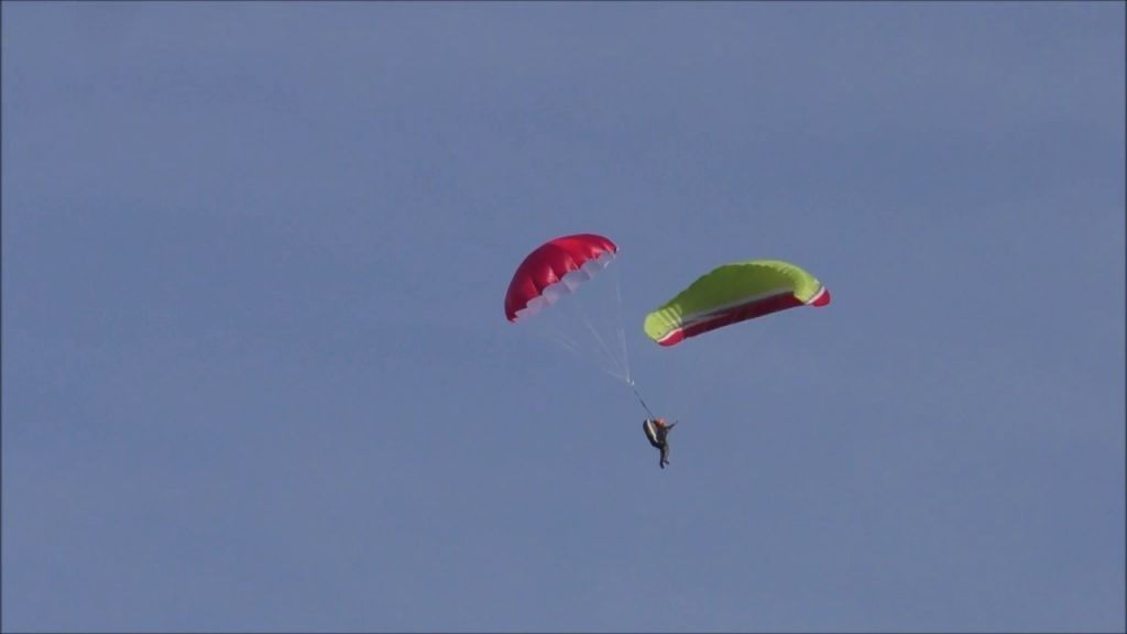 Parachute de secours parapente : ce qu&rsquo;il faut savoir pour bien le lancer