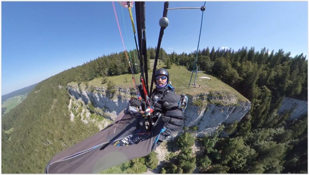 Vol depuis le site parapente la Roche Champion (Doubs)