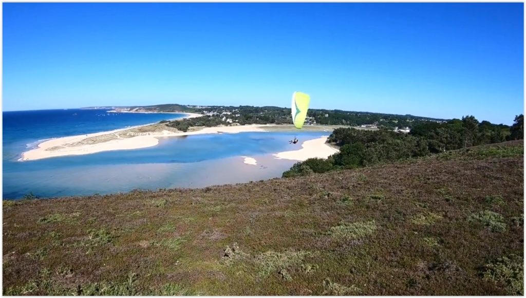 « Touche pas à mon spot », parapente et kite à Saint Pabu (Bretagne Nord)