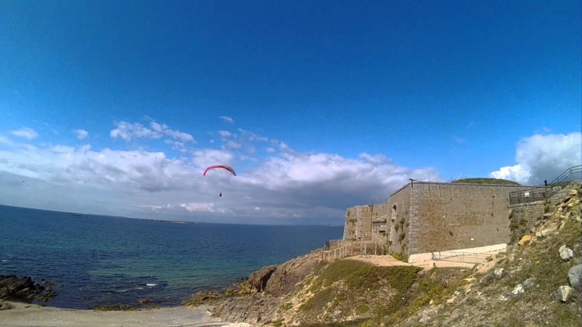 Soaring au Fort de Penthièvre au dessus des mitraillettes (56)