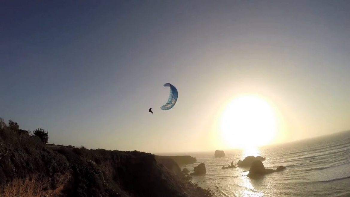 Soaring en Ozone R11 et LM5 sur le site parapente Big Sur (Californie)