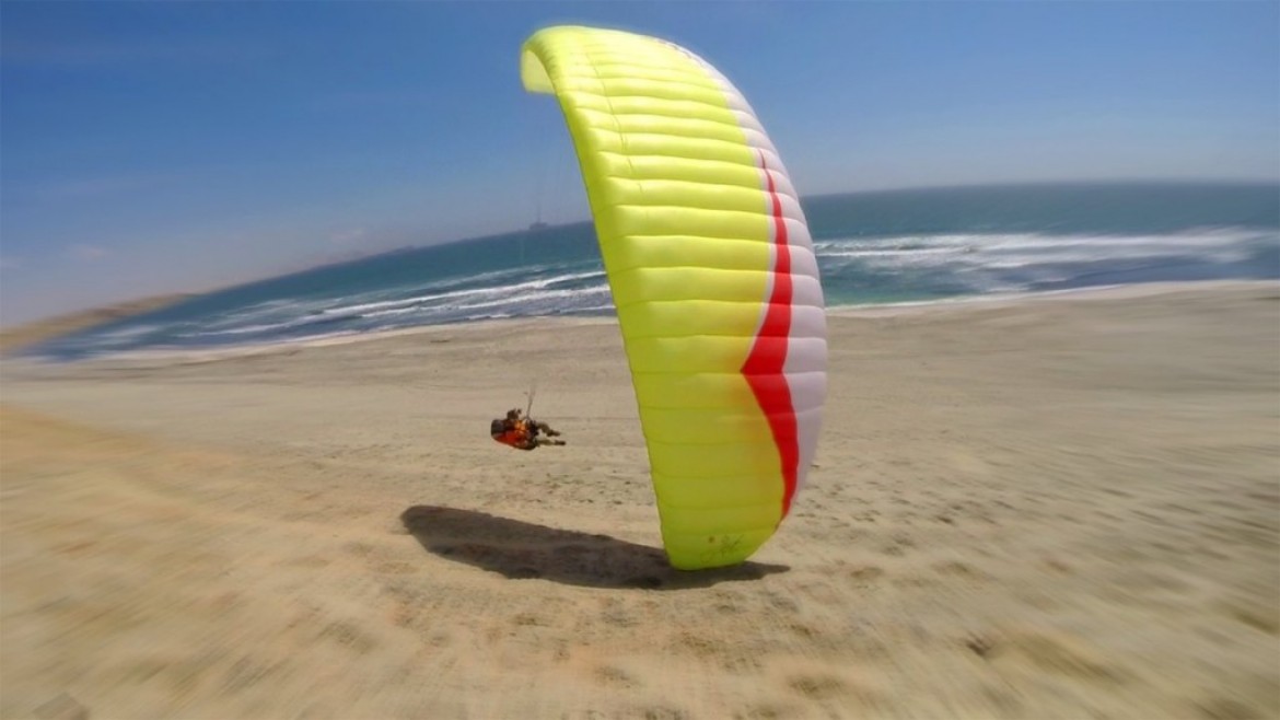 Soaring sur le site parapente Paracas (Pérou)