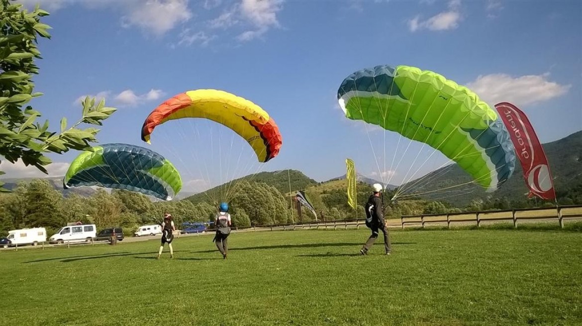 Stage initiation parapente spécial jeunes de 12 ans à 17 ans avec Aérogliss
