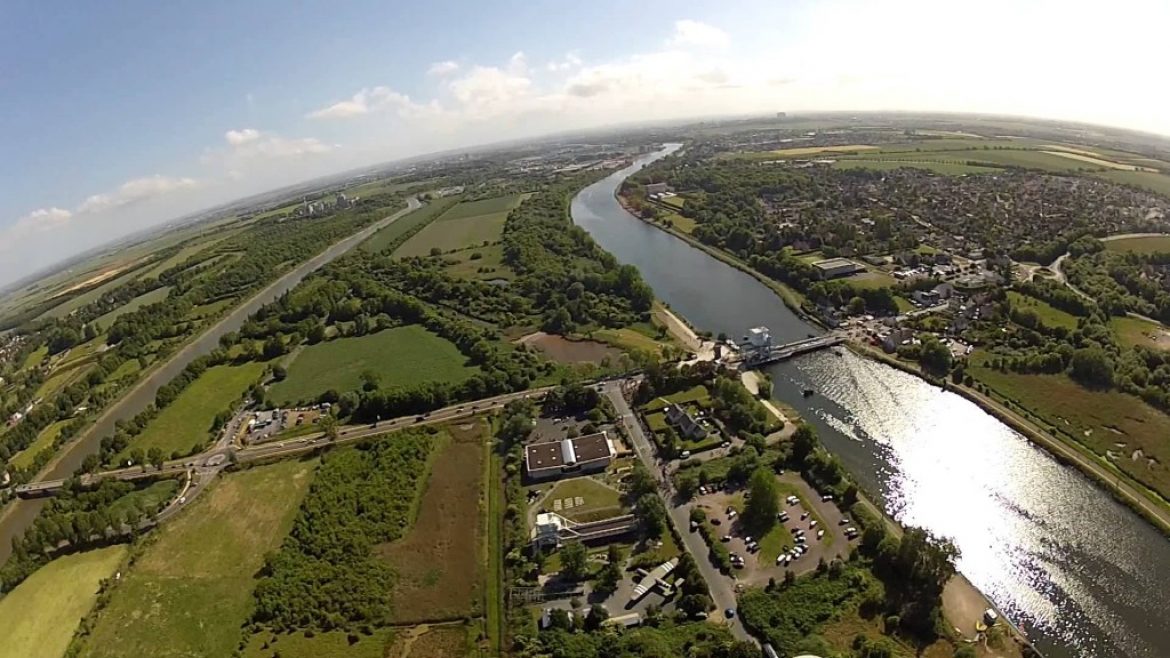 Survol du Pegasus Bridge à l&rsquo;occasion de la fête du 6 juin 1944