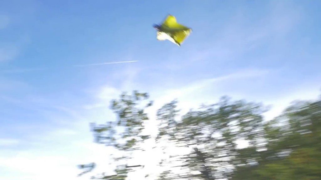 Teaser wingsuit avec Blue Max Media. A suivre…