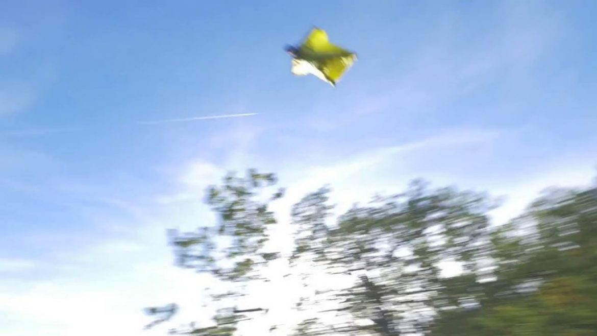 Teaser wingsuit avec Blue Max Media. A suivre…
