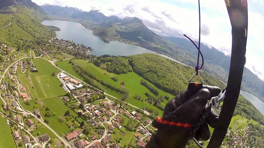 Vol sur le site parapente de Saint Jean de Sault (84)