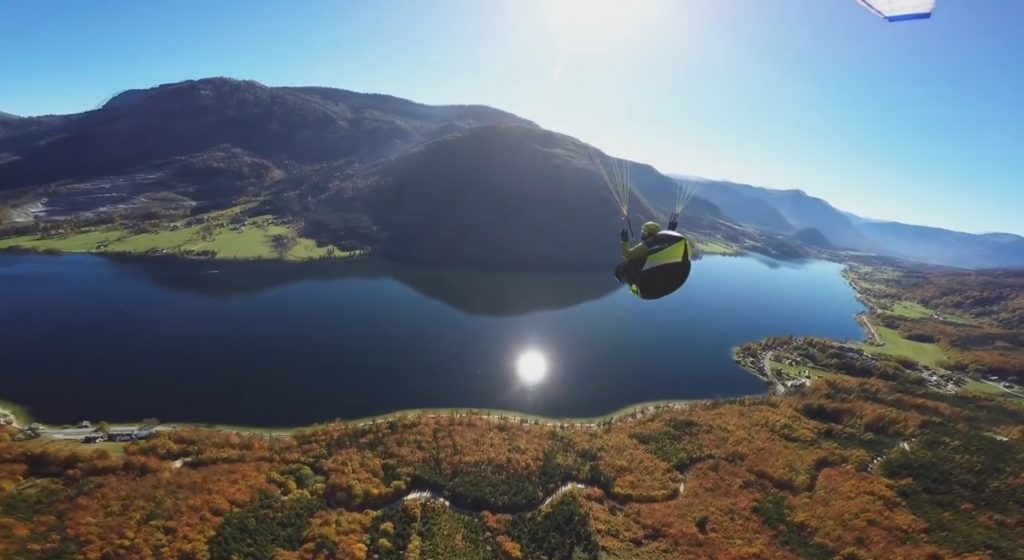 Le charme singulier des vols d&rsquo;automne en parapente