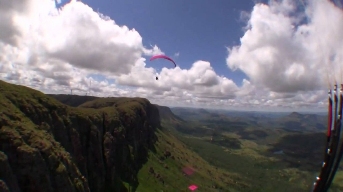 Vol parapente avec les vautours