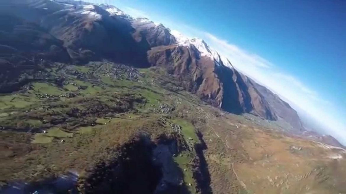 Vol parapente dans la vallée d&rsquo;Ossau (64)