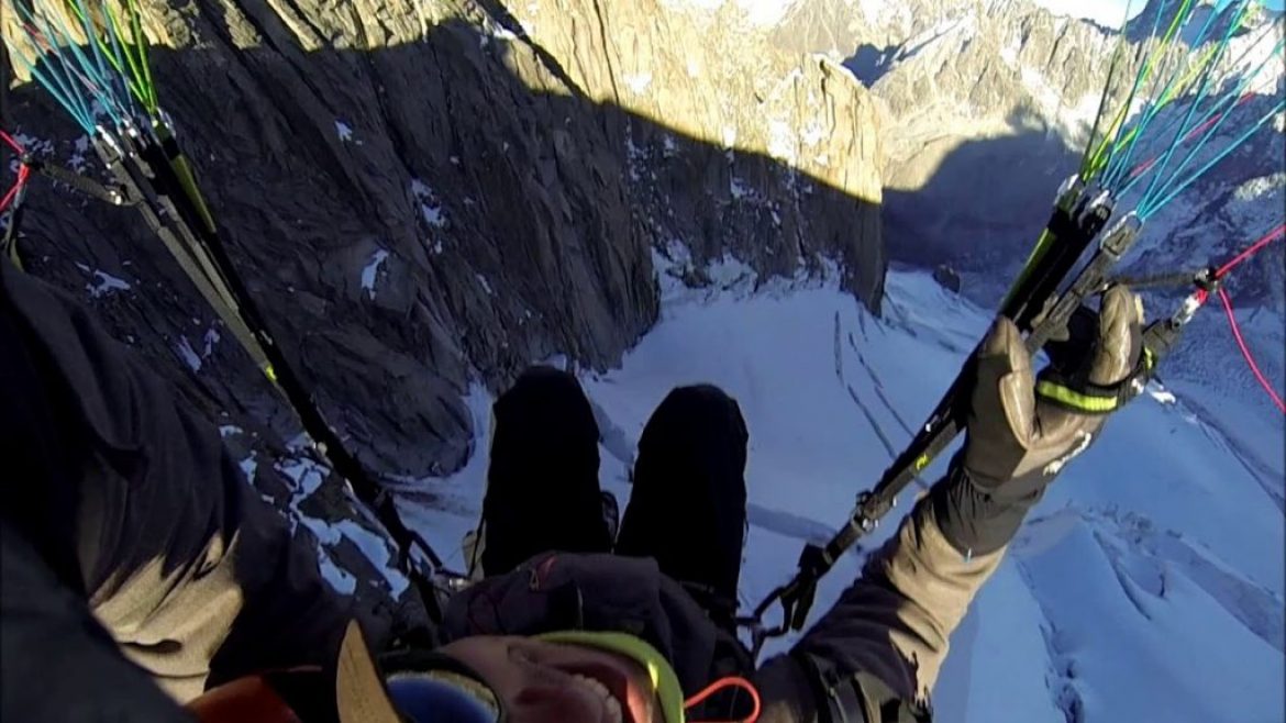 Vol parapente de l&rsquo;Aiguille du Midi, face nord puis Vallée Blanche