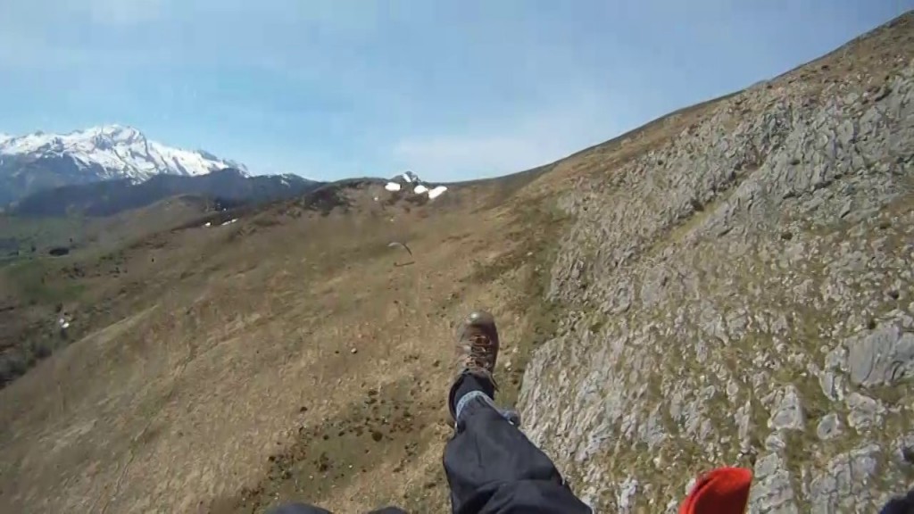 Vol sur le site parapente Couraduque (65)