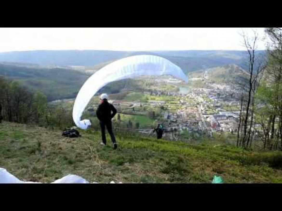 Vol sur le site parapente Fumay- Haybes (08)