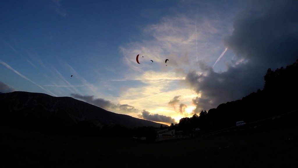 Vol sur le site parapente Gourdon (06)