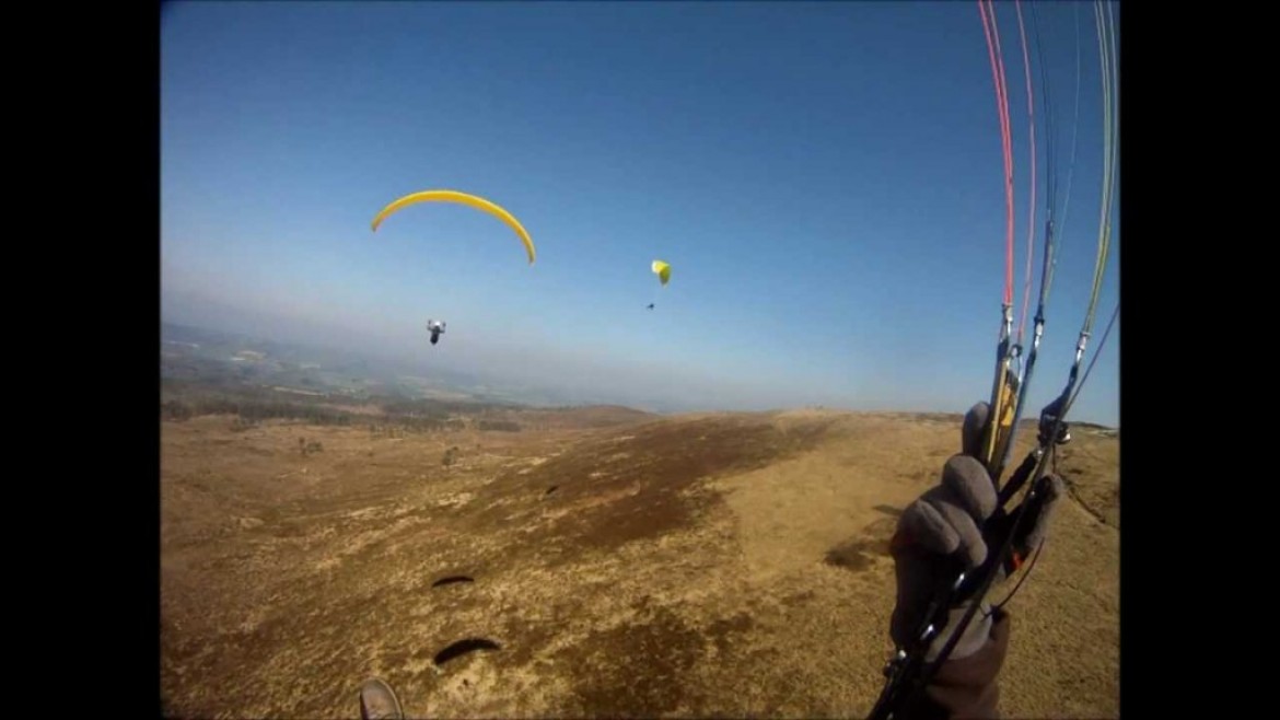 Vol sur le site parapente Menez Hom (29)