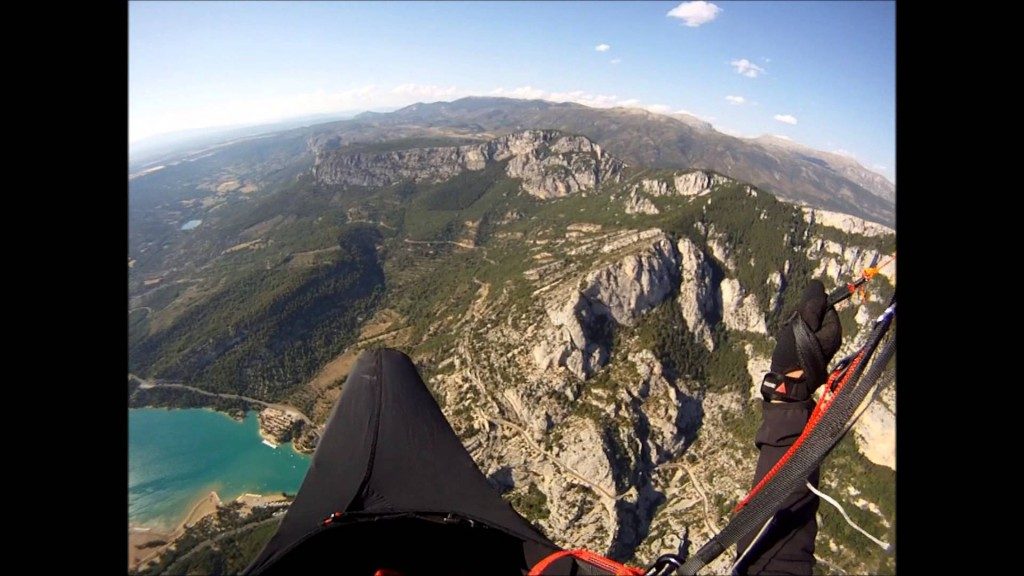 Vol sur le site parapente Moustiers Sainte Marie (04)