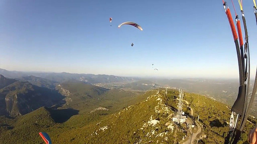 Vol sur le joli site parapente La Séranne (34)