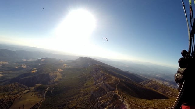 Vol sur le site parapente Ager (Espagne)