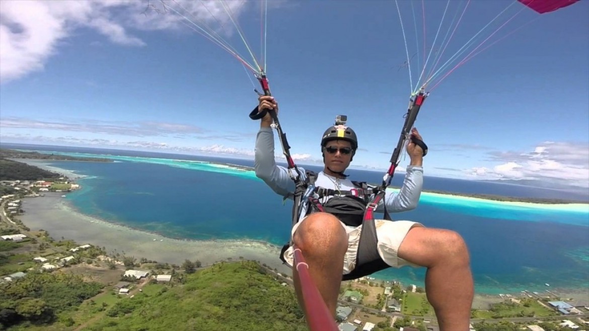 Vol sur le site parapente Autemanu à Bora Bora (Polynésie)