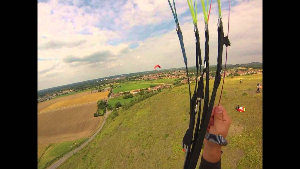 Vol sur le site parapente Terril de Hornu (Belgique)