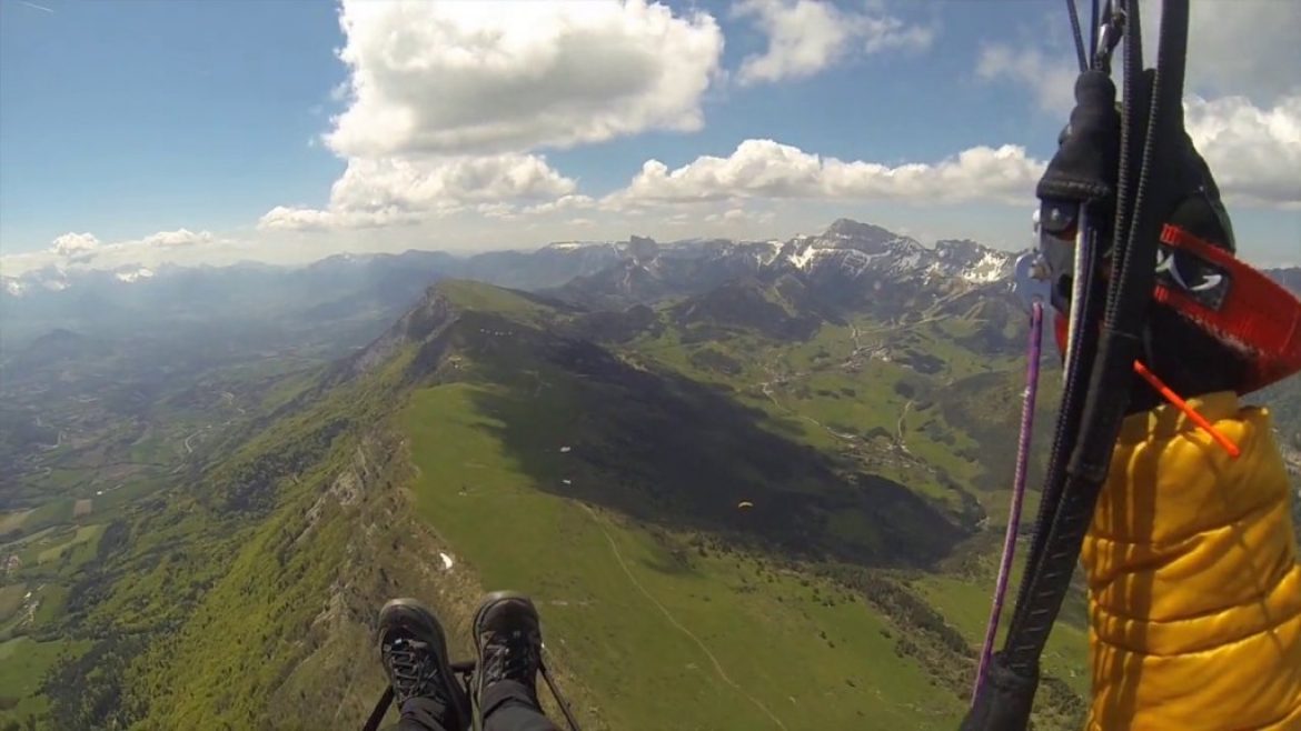 Vol sur le site parapente Gresse en Vercors (38)