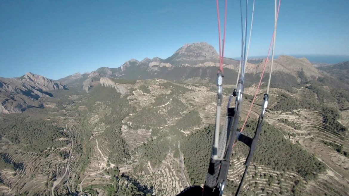Vol sur le site parapente de Sella (ESPAGNE)