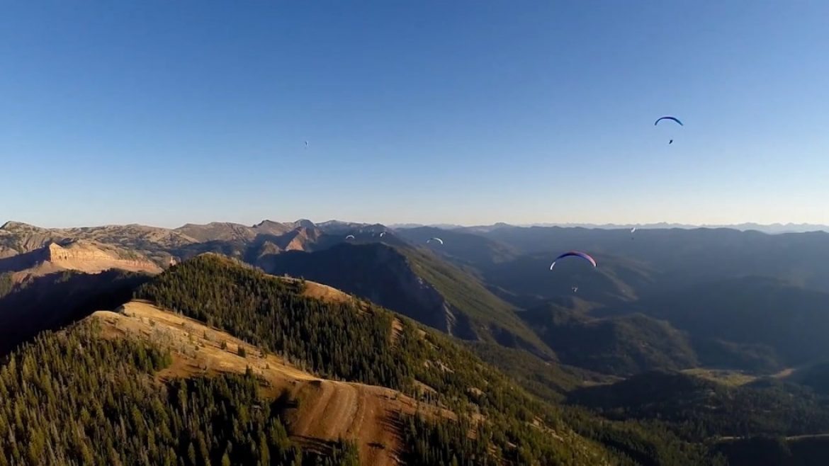 Vol sur le site parapente Jackson Hole dans le Wyoming (USA)