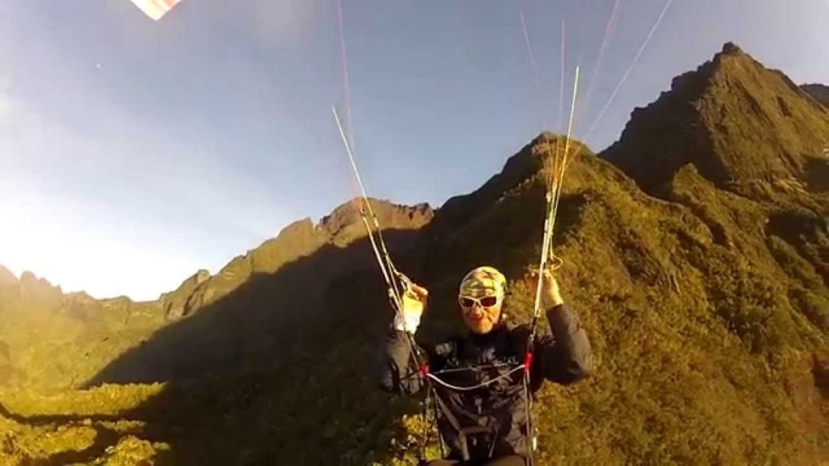 Vol sur le site parapente Piton des Neiges (La Réunion)
