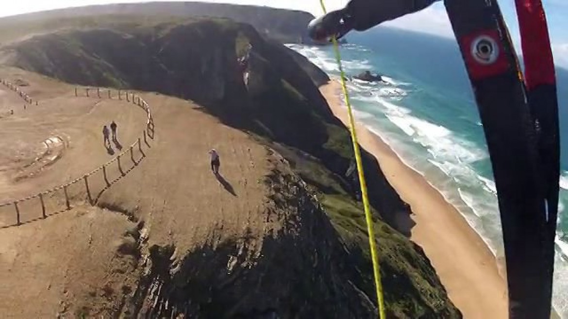 Vol sur le site parapente Praia do Cordoama (Portugal)