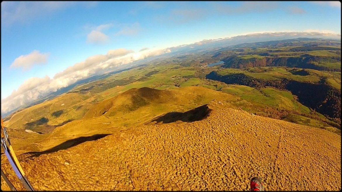 Vol sur le site parapente Puy de l&rsquo;Angle (63)
