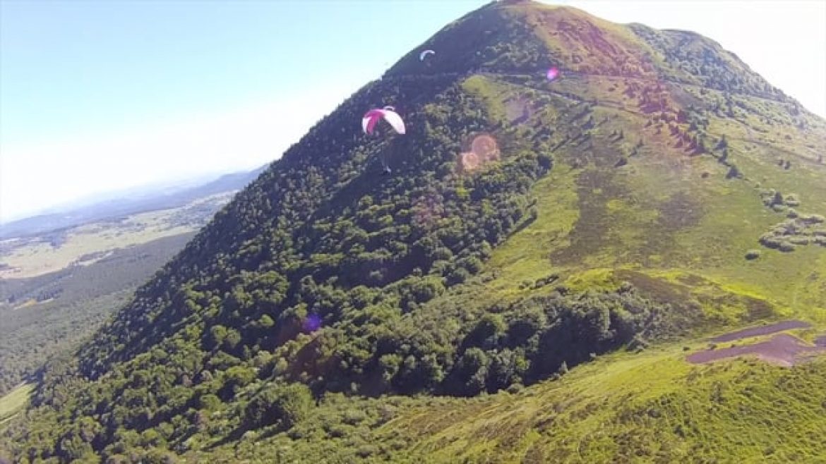 Vol sur le site parapente Puy de Dôme (63)