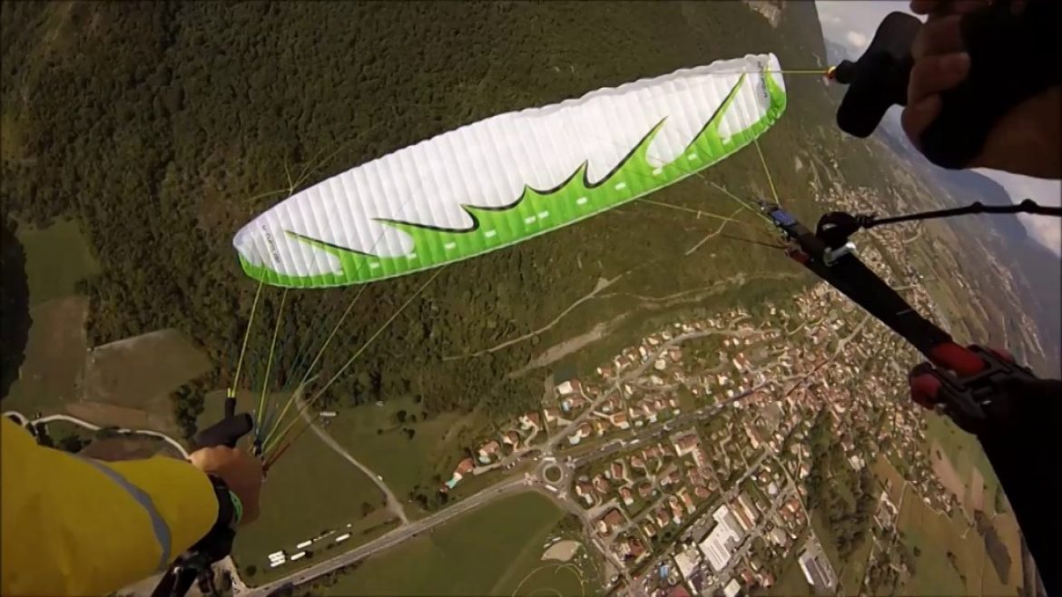 Vol tandem acrobatique lors de la Coupe Icare