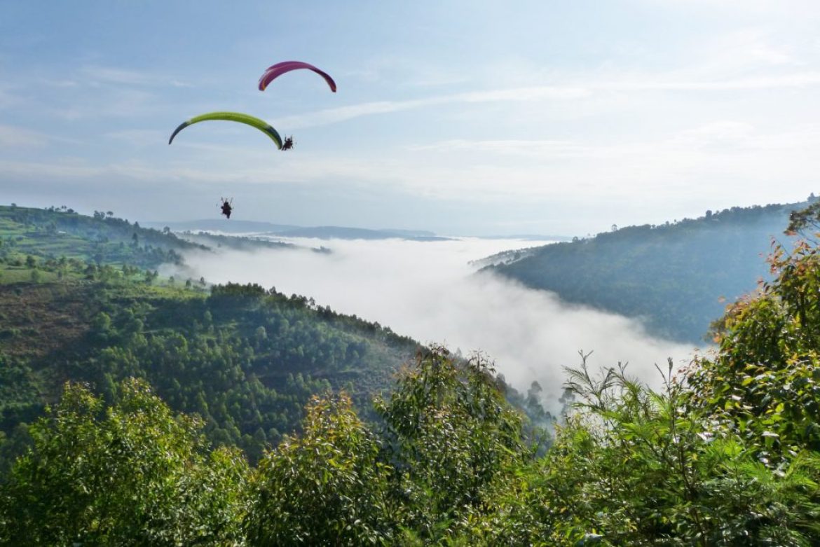 Voyage paramoteur dans des paysages sublimes en Ouganda